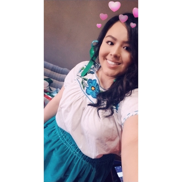 Meet your Posher, Mayra - Picture 1 of 1